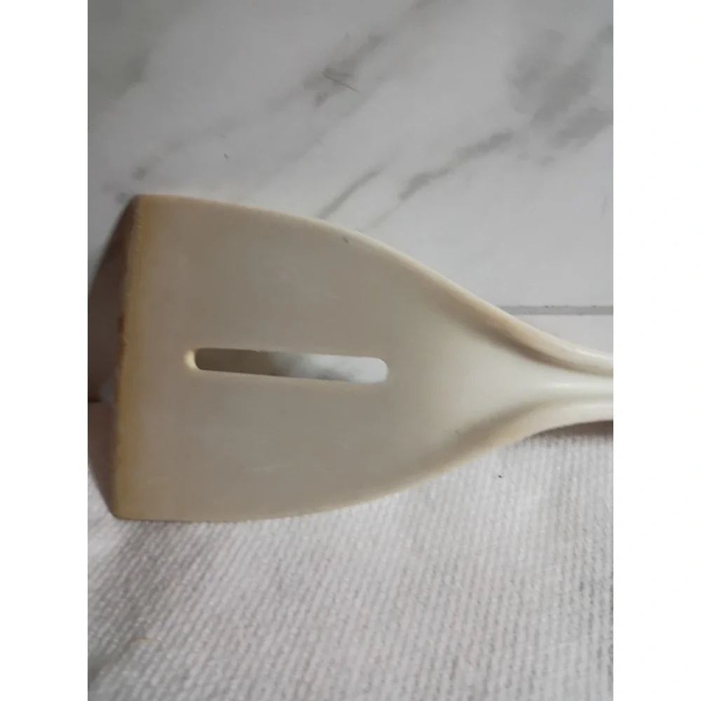 Vintage Fesco 4026 Off White Nylon Slotted Spatula Turner Kitchen Utensil 9.75